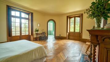 24 間睡房、熨斗/熨衫板、Wi-Fi、床單