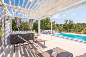 Outdoor dining - Melitta Villas - Fifteen Bedroom Villa, Sleeps 36 (Režanci)