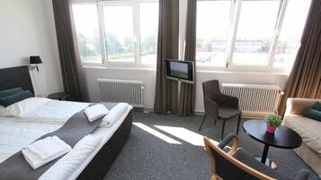 Desk, free WiFi, bed sheets