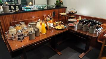 Free daily buffet breakfast