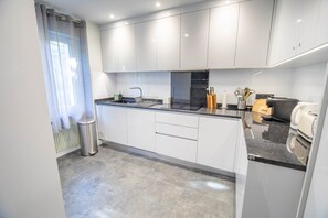 Køleskab, mikrobølgeovn, ovn, opvaskemaskine