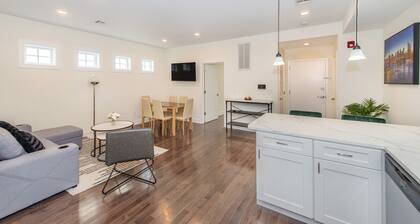 âą Stylish Chic Condo âą NYC@Fingertips-B-