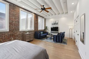 4 soveværelser, skrivebord, strygejern/strygebræt, weekendseng