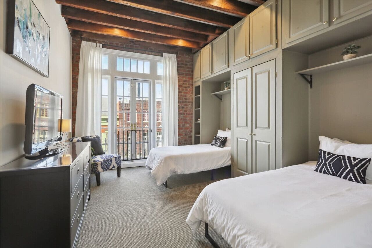 4 soveværelser, skrivebord, strygejern/strygebræt, weekendseng