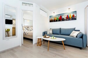 Apartamento Confort, no fumadores | 1 dormitorio, edredones de plumas, decoración individual y escritorio