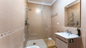 Hair dryer, towels - Maravilhoso Duplex T3 com Terraço by LovelyStay (Alvor)