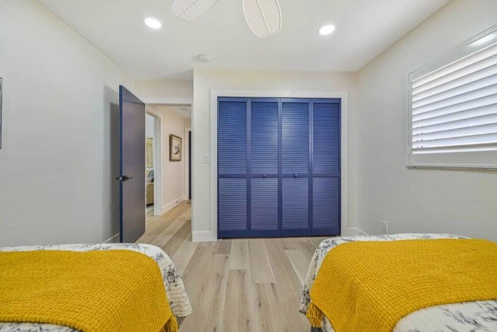 Waterfront Bliss Villa minutes from Tarpon Point! Cape Coral Vrbo