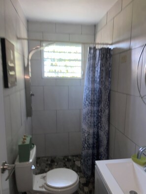 Dusche, Handtücher, Seife, Shampoo