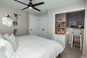 2 soverom, skrivebord, strykejern/-brett og wi-fi (inkludert)