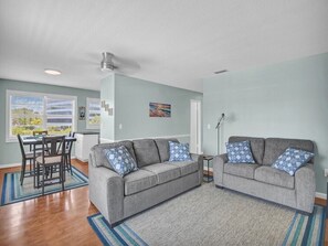 Living area - Amazing Location, this 2/2 is in the center of it all!  (Vero Beach)