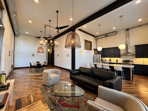 Smart TV - 1882 Lofts - 202-Downtown 2nd & Church (Nashville)