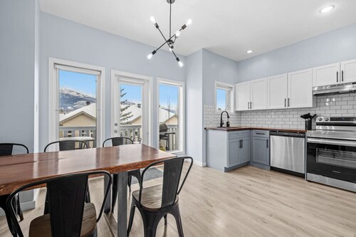 Powder Blue Escape | Hot Tub | Central | Mountains