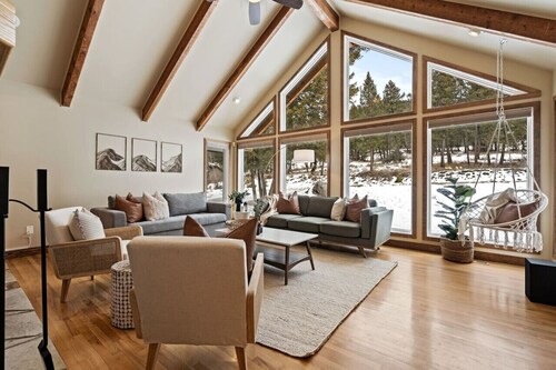 Tranquil Pines | Hot Tub | Fire Pit | Playground