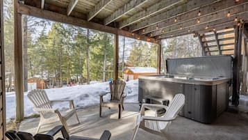 Bañera de hidromasaje al aire libre