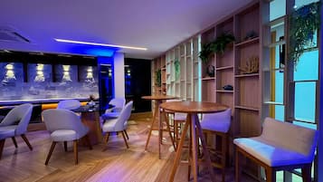 Comfort Studio | Dining