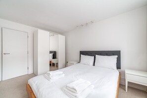 2 bedrooms, desk, iron/ironing board