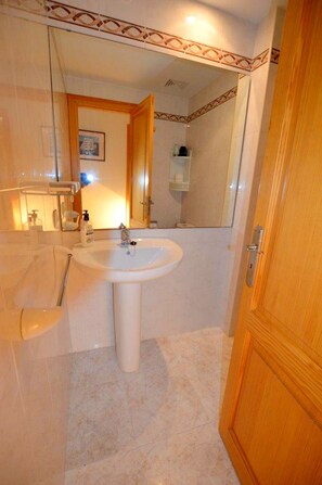 Hair dryer, towels - Luminoso apartamento a pocos metros de la playa (Can Picafort)