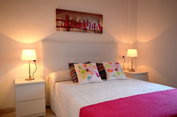 3 bedrooms, iron/ironing board, free WiFi, bed sheets - Luminoso apartamento a pocos metros de la playa (Can Picafort)