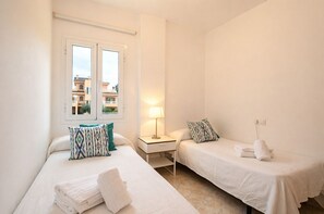 3 habitaciones, tabla de planchar con plancha y wifi gratis 