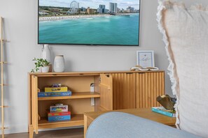 Living area - Pier Watch Villa, 2nd Row, Pool, 6 Bedroom, Water View (North Myrtle Beach)