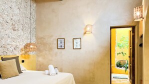 Kamar Double Mewah | Brankas, Wi-Fi gratis, dan didekorasi berbeda-beda