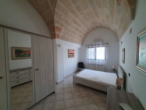 2 dormitorios, tabla de planchar con plancha, wifi y ropa de cama