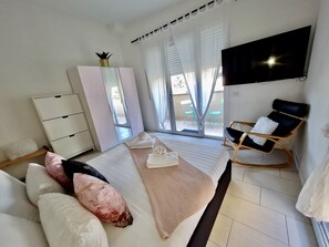 8 bedrooms, iron/ironing board, WiFi, bed sheets - CELESTES SUITE 58 (Firenze)