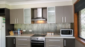 Micro-ondes, four, plaque de cuisson, lave-vaisselle