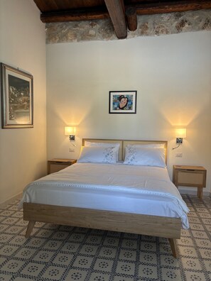 Deluxe Double Room | Egyptian cotton sheets, premium bedding, down comforters, pillowtop beds - Farfalla Blu (Pozzallo)