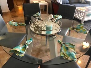 Dining - Central Location in Town on the Beach Walk to Everything Shops, Bars, Food &more (Playa del Carmen)