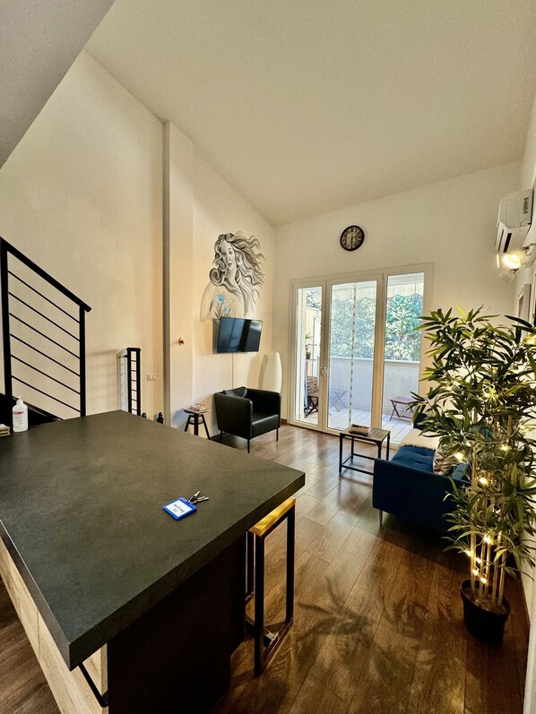 Interior - CELESTES BALCONY 32 (Firenze)