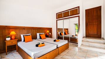 4 makuuhuonetta, tallelokero huoneessa, silitysrauta/-lauta