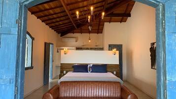 Deluxe Suite | 1 bedroom, premium bedding, minibar, individually decorated