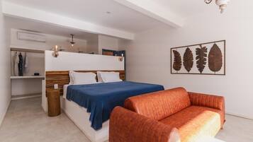 Deluxe-Suite (2) | 1 Schlafzimmer, hochwertige Bettwaren, Minibar, individuell dekoriert