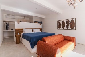 Suíte luxo (2) | 1 quarto, roupas de cama premium, frigobar, individualmente decorados
