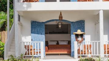 Deluxe Suite (2) | Terrace/patio