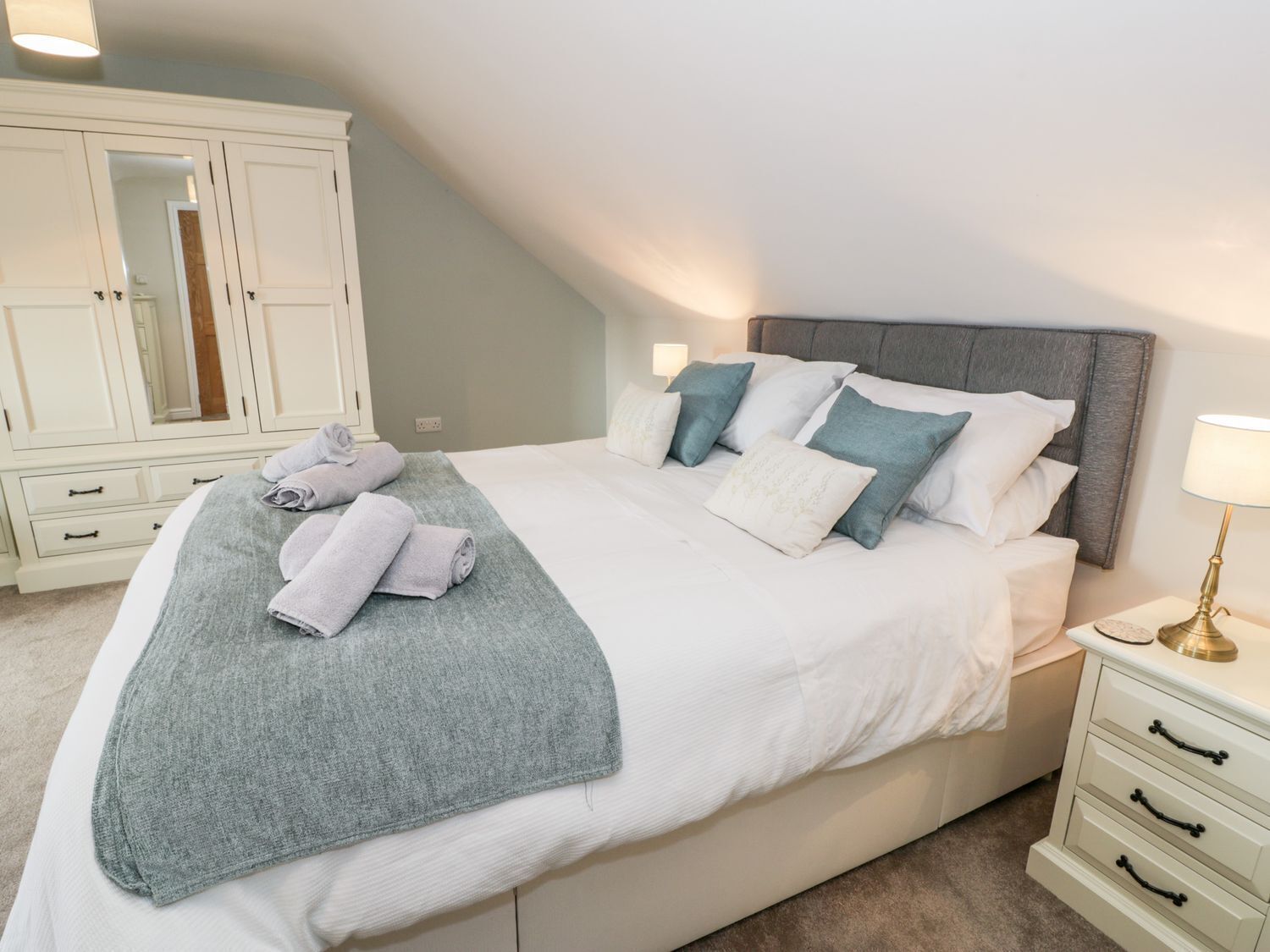 4 Schlafzimmer, kostenloses WLAN, individuell dekoriert