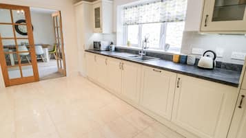 Dishwasher, electric kettle, cookware/dishes/utensils