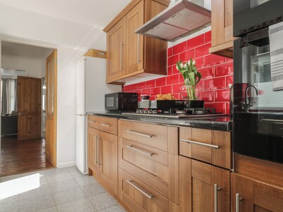 6 Sydney Road