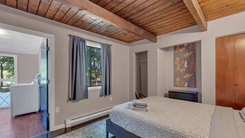 4 bedrooms, WiFi, bed sheets
