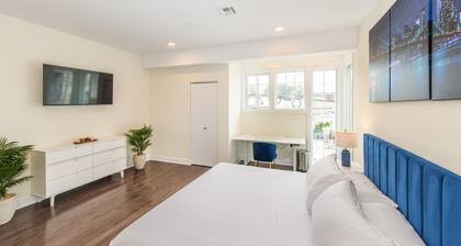 âą Spacious Modern Condo âą NYC@Fingertips-A-