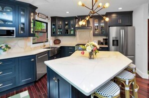 Fridge, microwave, oven, stovetop - Tim's Ford Lake Home, Double Decker Dock,Hot Tub (Winchester)