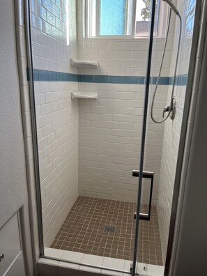 Handtücher, Seife, Toilettenpapier