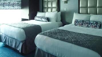 Family Double Room | Desk, soundproofing, iron/ironing board, free WiFi