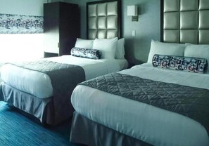 Family Double Room | Desk, soundproofing, iron/ironing board, free WiFi - Umbrella Hotel (Bronx)
