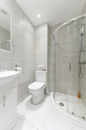Studio | Bathroom