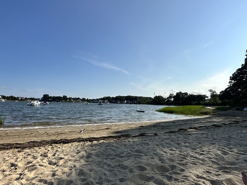 ⭐️NO SHARKS here! 🦈 NO BRIDGE traffic! 🚘 ONSET, MA is all tranquility. 🧘‍♀️