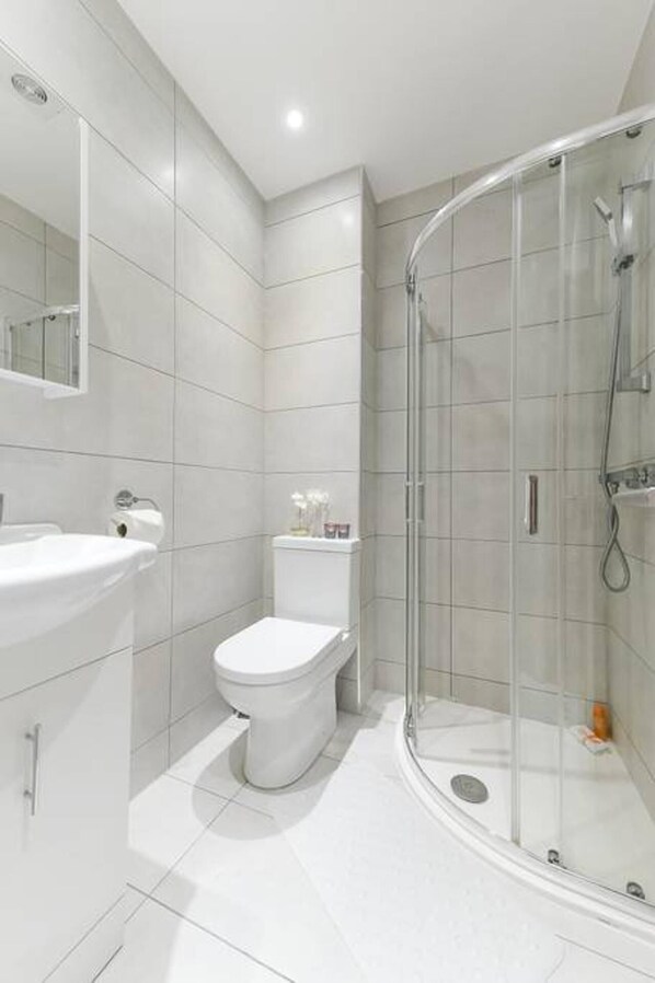 Studio | Badezimmer | Dusche, Handtücher