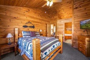 4 bedrooms, desk, iron/ironing board, travel cot - Gorgeous 4 bedroom cabin 4 mi from Gatlinburg with Hot Tub, Pool Table, & Arcade (Gatlinburg)