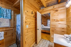 4 Schlafzimmer, Schreibtisch, Bügeleisen/Bügelbrett, Reisekinderbett